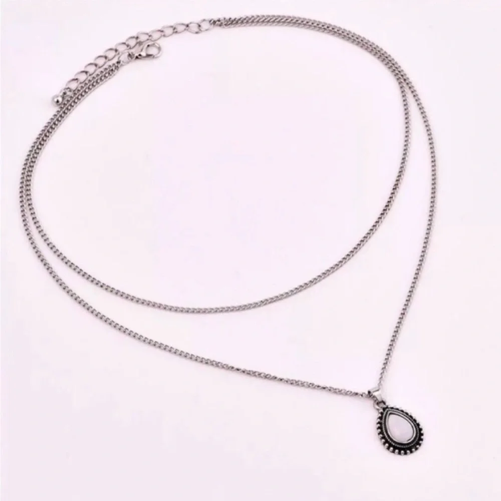 Elegant Silver Pendant Necklace - Picture 3 of 3